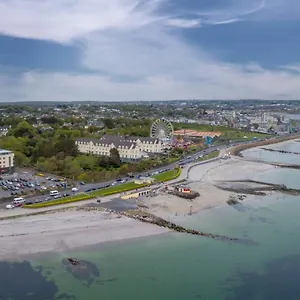 Отель Salthill ****