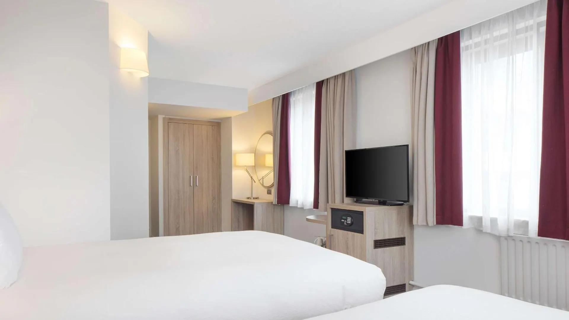 Hilton Garden Inn Dublin City Centre 4*,